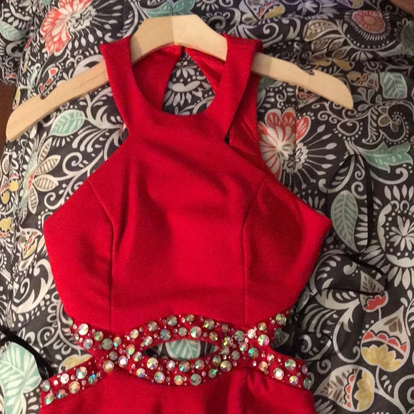 Red prom dress - Picture 2 of 8